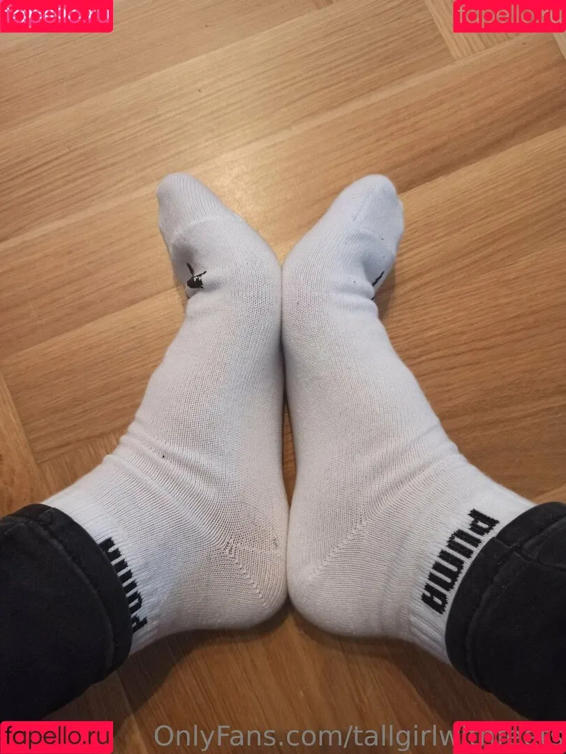 tallgirlsfanpage / tallgirlwithfeets Onlyfans Photo Gallery 