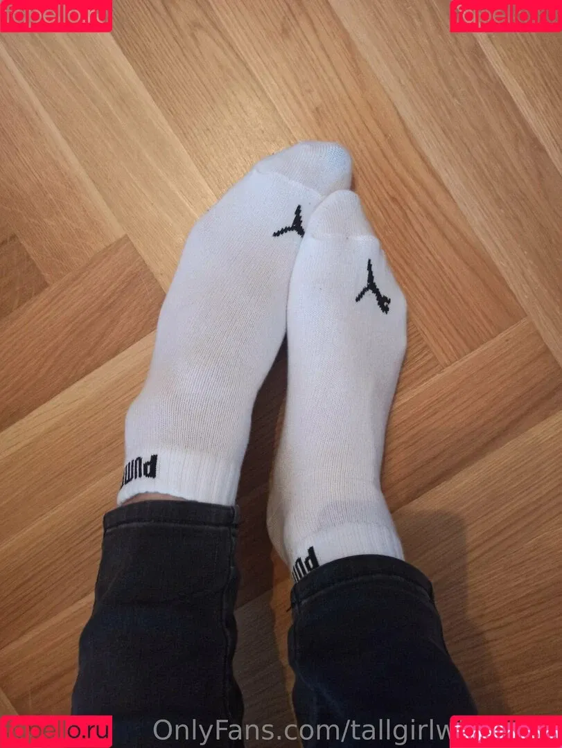tallgirlsfanpage / tallgirlwithfeets Onlyfans Photo Gallery 