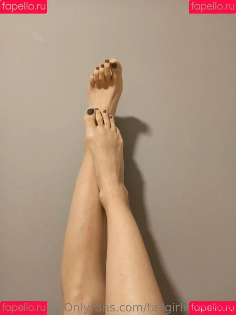 tallgirlsfanpage / tallgirlwithfeets Onlyfans Photo Gallery 