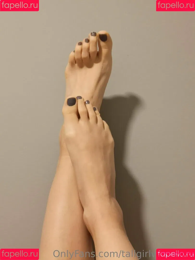 tallgirlsfanpage / tallgirlwithfeets Onlyfans Photo Gallery 