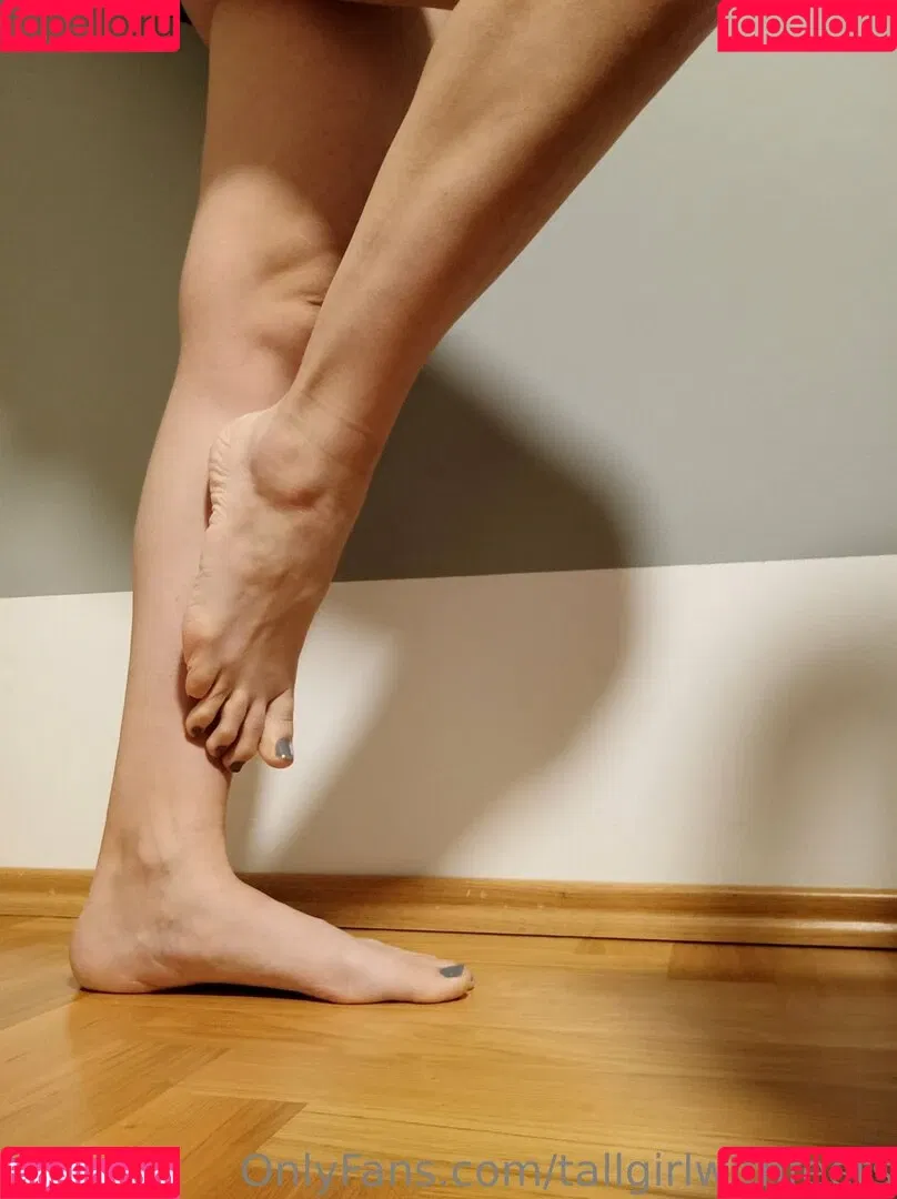 tallgirlsfanpage / tallgirlwithfeets Onlyfans Photo Gallery 