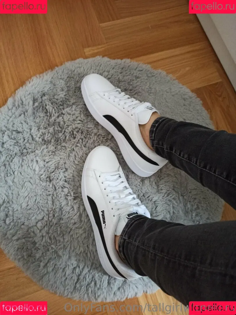 tallgirlsfanpage / tallgirlwithfeets Onlyfans Photo Gallery 