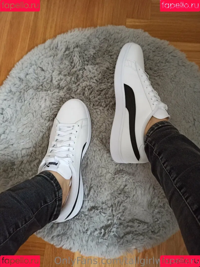 tallgirlsfanpage / tallgirlwithfeets Onlyfans Photo Gallery 