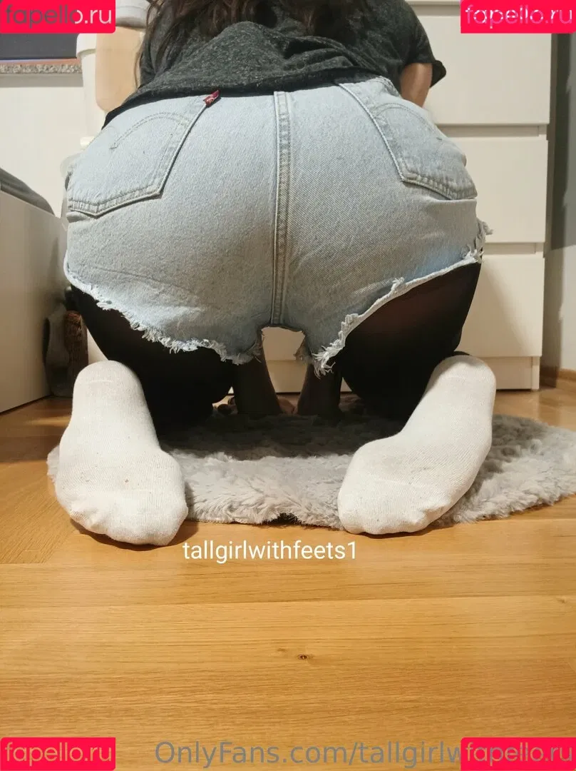 tallgirlsfanpage / tallgirlwithfeets Onlyfans Photo Gallery 