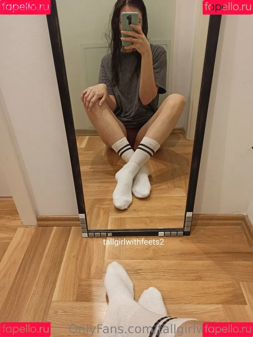 tallgirlsfanpage / tallgirlwithfeets Onlyfans Photo Gallery 