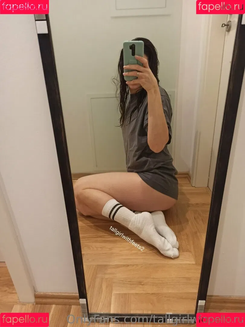 tallgirlsfanpage / tallgirlwithfeets Onlyfans Photo Gallery 