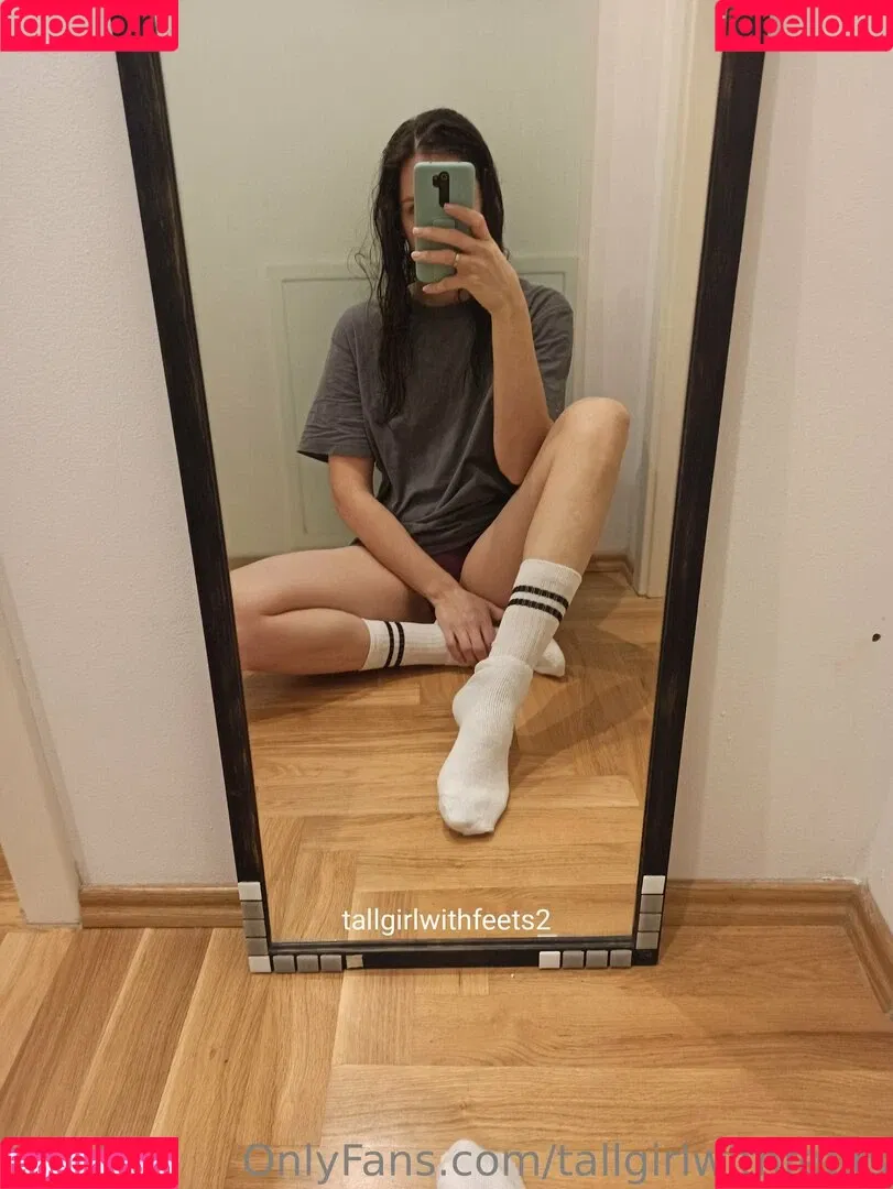 tallgirlsfanpage / tallgirlwithfeets Onlyfans Photo Gallery 