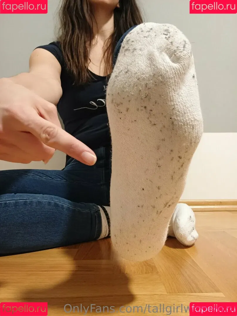 tallgirlsfanpage / tallgirlwithfeets Onlyfans Photo Gallery 