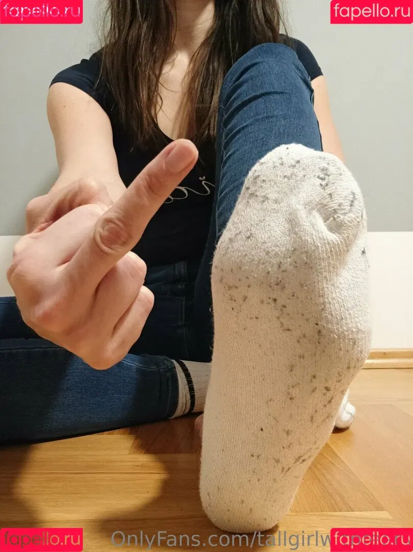 tallgirlsfanpage / tallgirlwithfeets Onlyfans Photo Gallery 