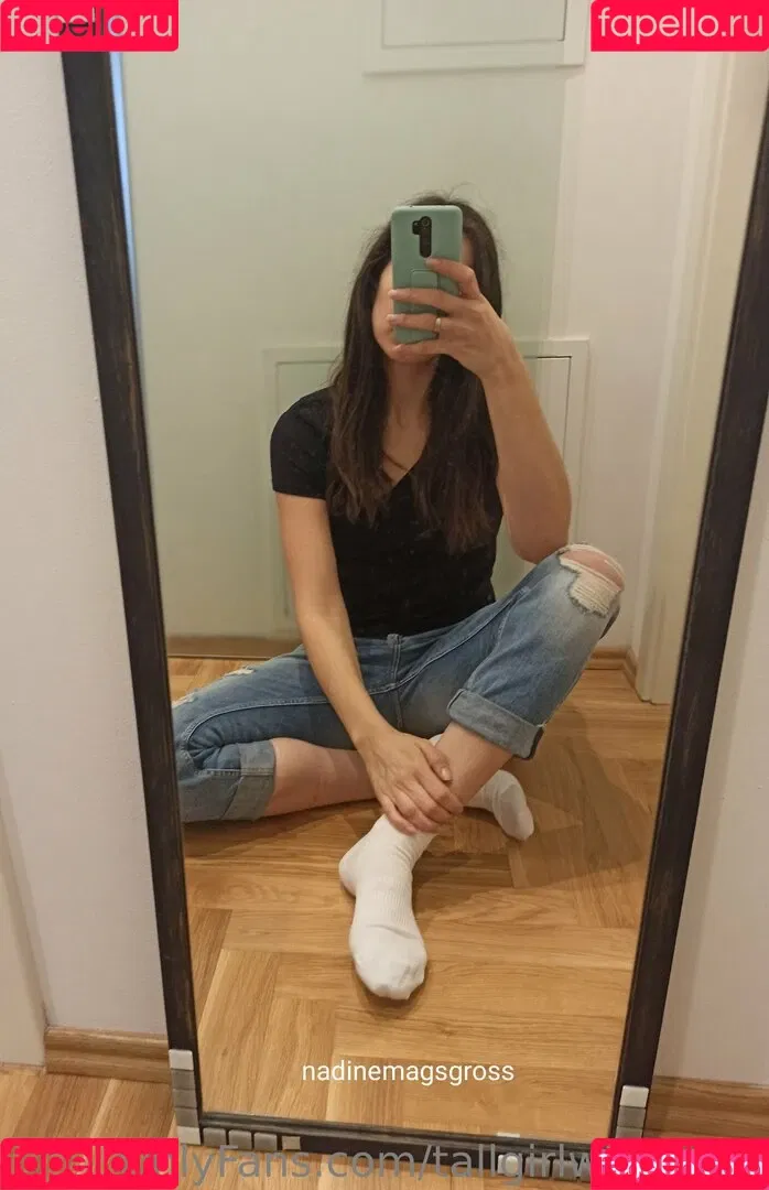 tallgirlsfanpage / tallgirlwithfeets Onlyfans Photo Gallery 