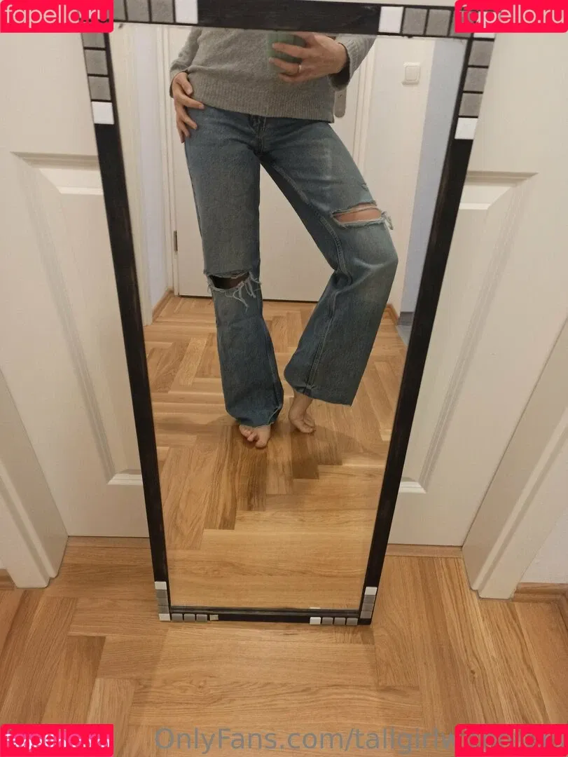 tallgirlsfanpage / tallgirlwithfeets Onlyfans Photo Gallery 