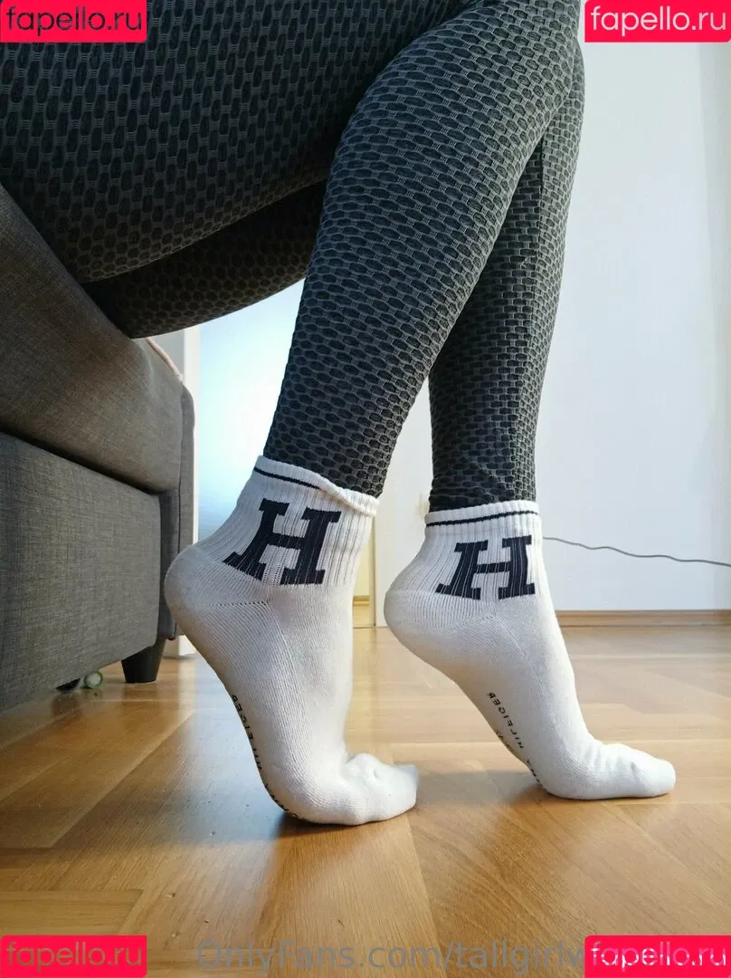 tallgirlsfanpage / tallgirlwithfeets Onlyfans Photo Gallery 