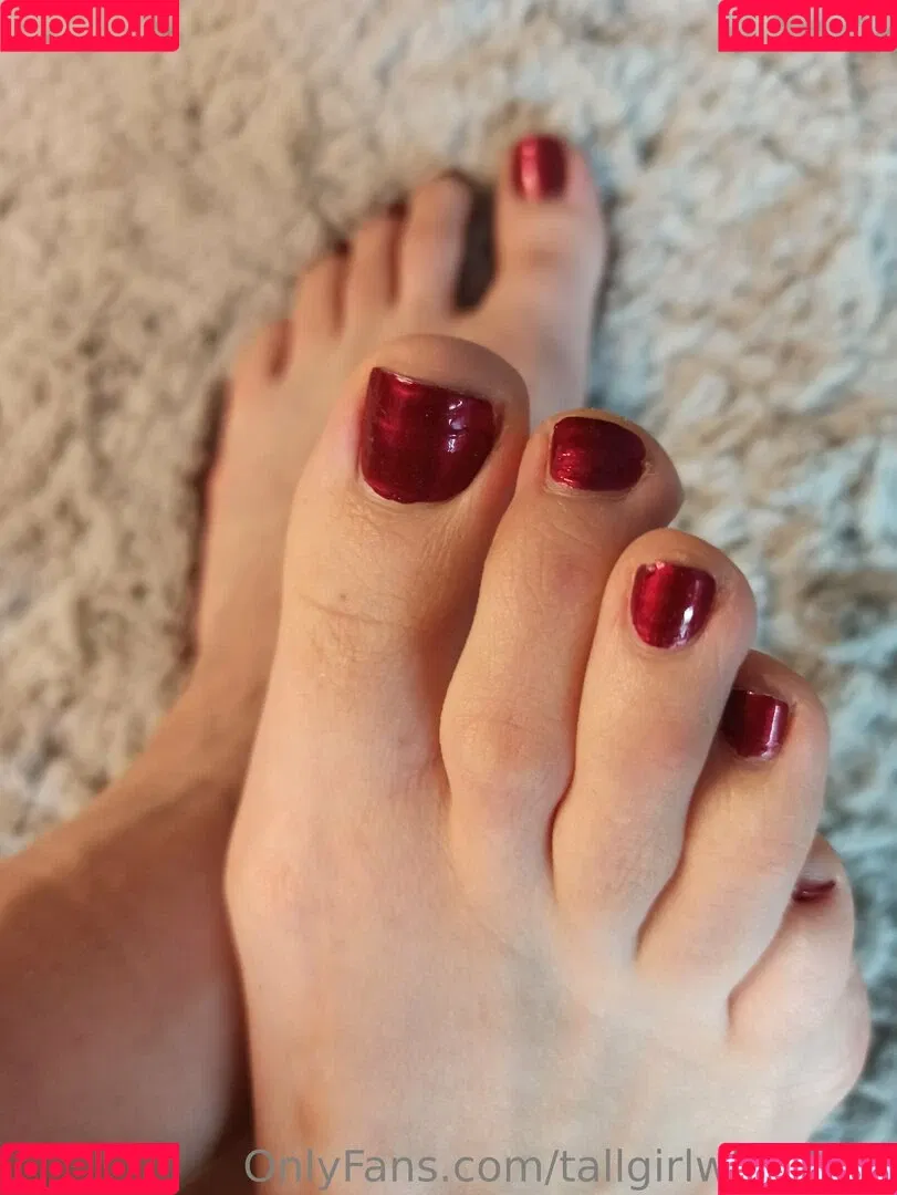 tallgirlsfanpage / tallgirlwithfeets Onlyfans Photo Gallery 