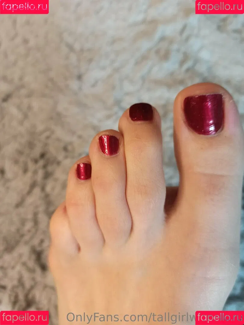 tallgirlsfanpage / tallgirlwithfeets Onlyfans Photo Gallery 