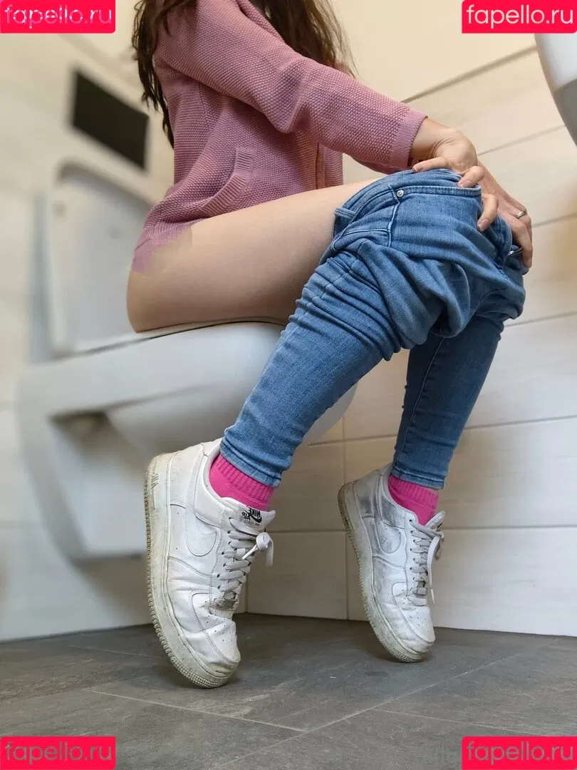 tallgirlsfanpage / tallgirlwithfeets Onlyfans Photo Gallery 