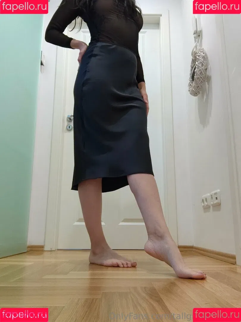 tallgirlsfanpage / tallgirlwithfeets Onlyfans Photo Gallery 