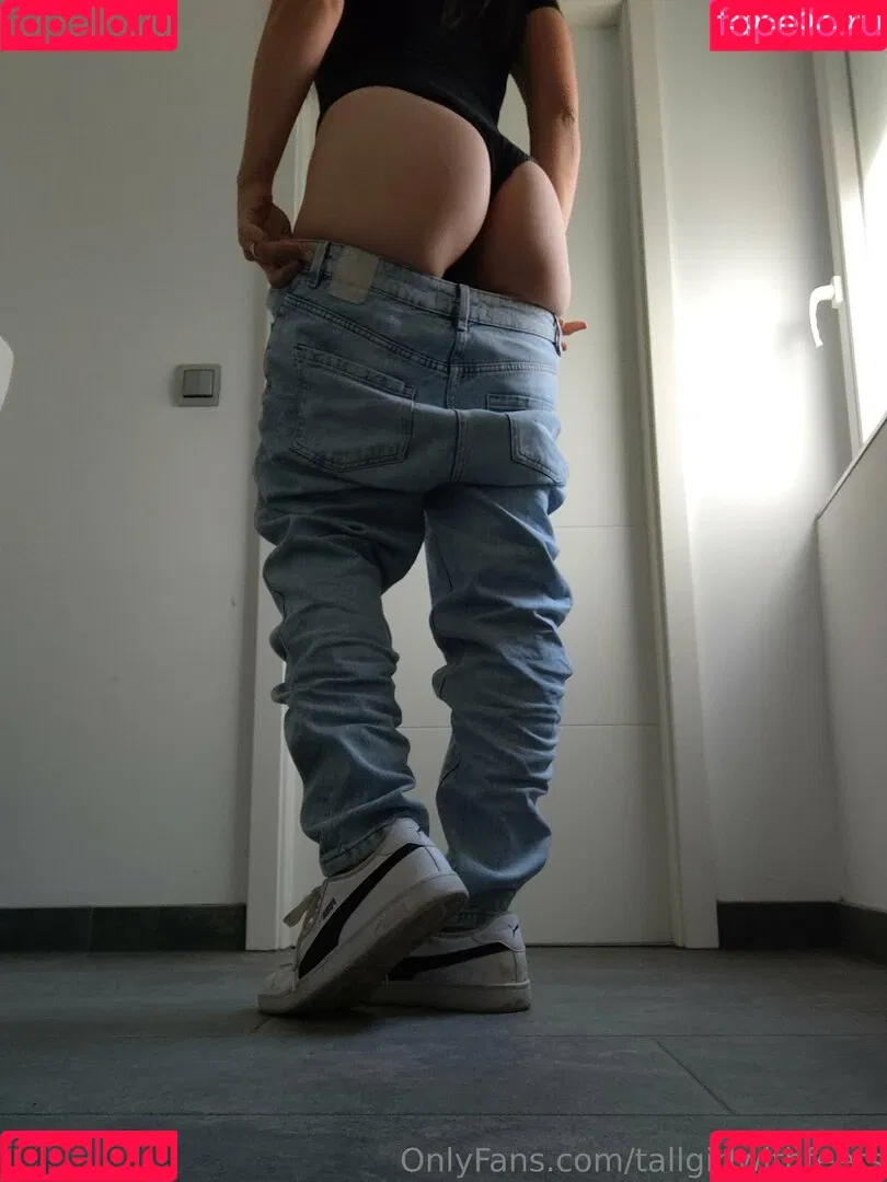 tallgirlsfanpage / tallgirlwithfeets Onlyfans Photo Gallery 