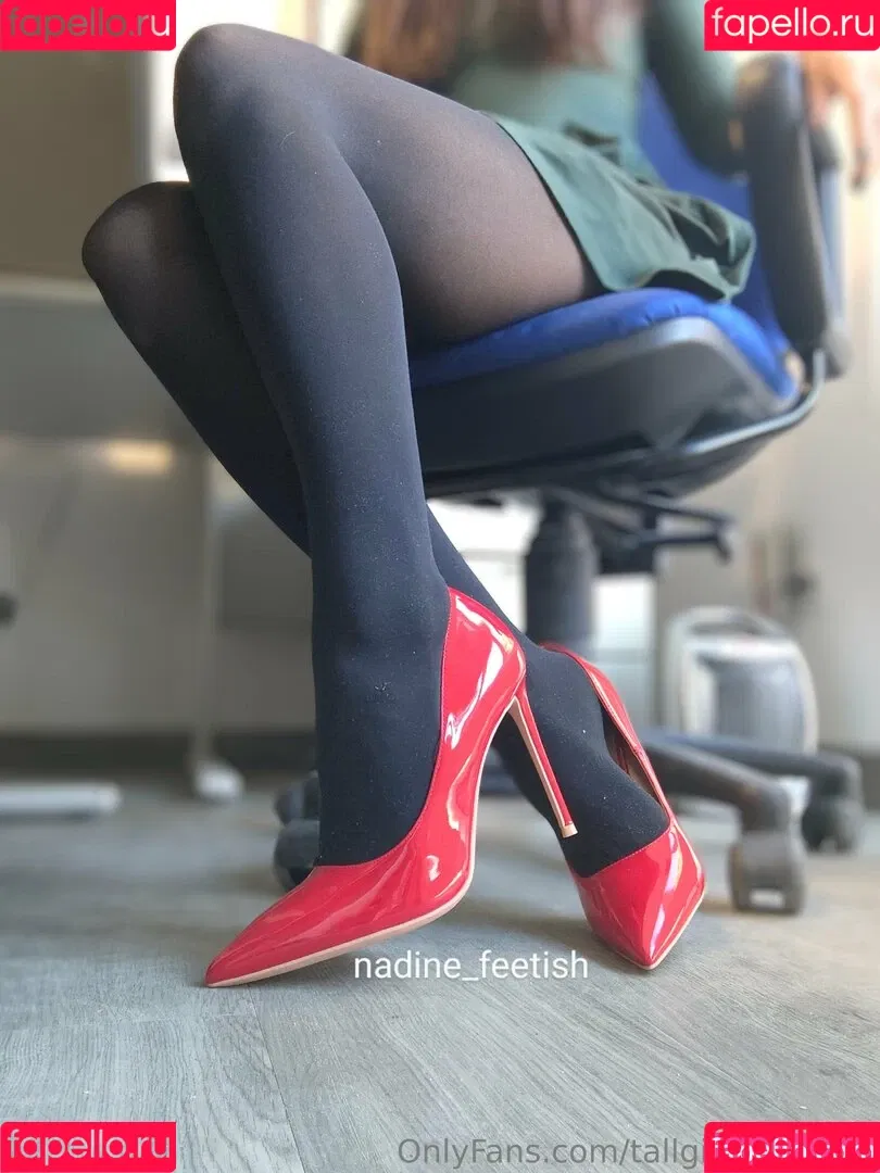 tallgirlsfanpage / tallgirlwithfeets Onlyfans Photo Gallery 