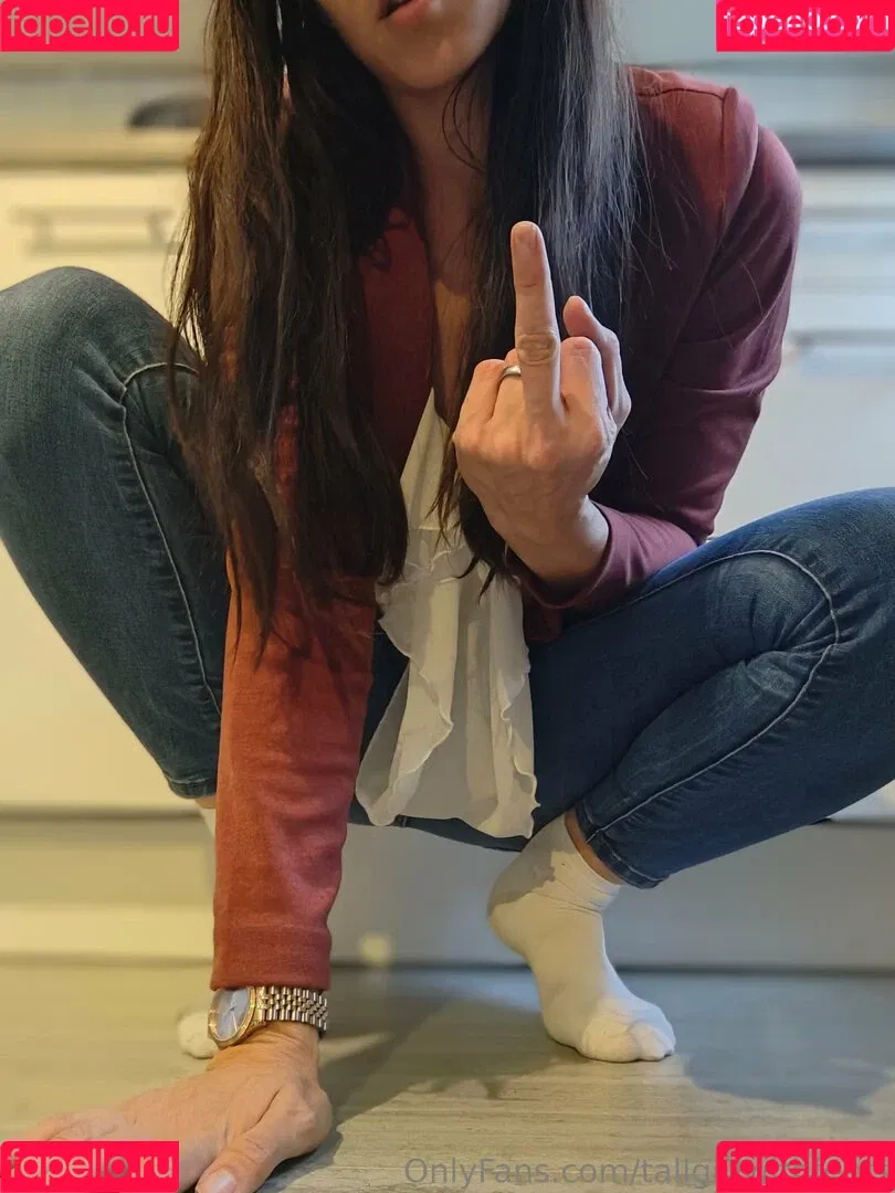 tallgirlsfanpage / tallgirlwithfeets Onlyfans Photo Gallery 