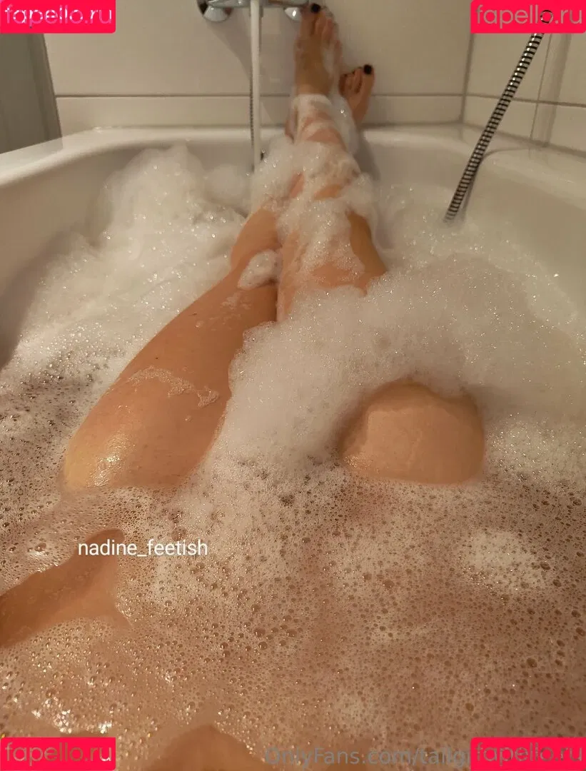 tallgirlsfanpage / tallgirlwithfeets Onlyfans Photo Gallery 