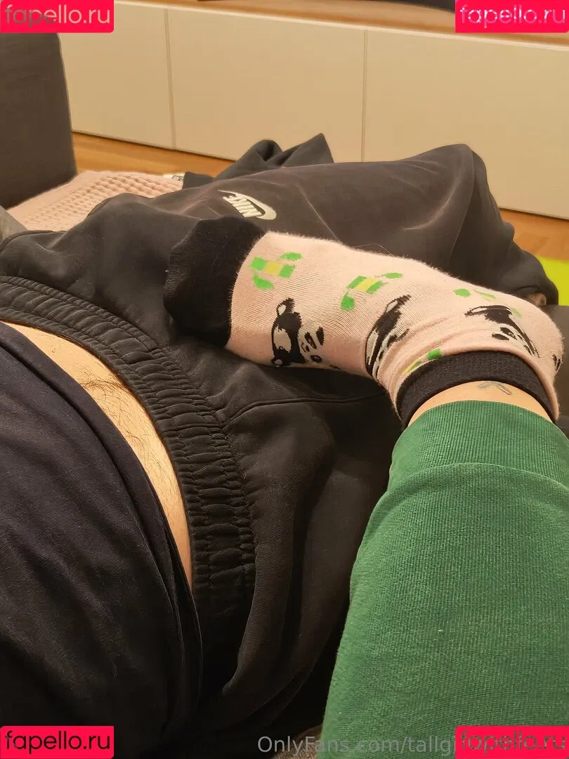 tallgirlsfanpage / tallgirlwithfeets Onlyfans Photo Gallery 