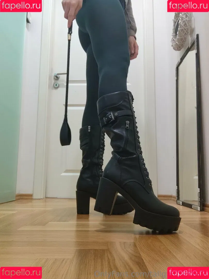 tallgirlsfanpage / tallgirlwithfeets Onlyfans Photo Gallery 