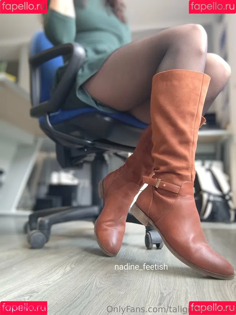 tallgirlsfanpage / tallgirlwithfeets Onlyfans Photo Gallery 