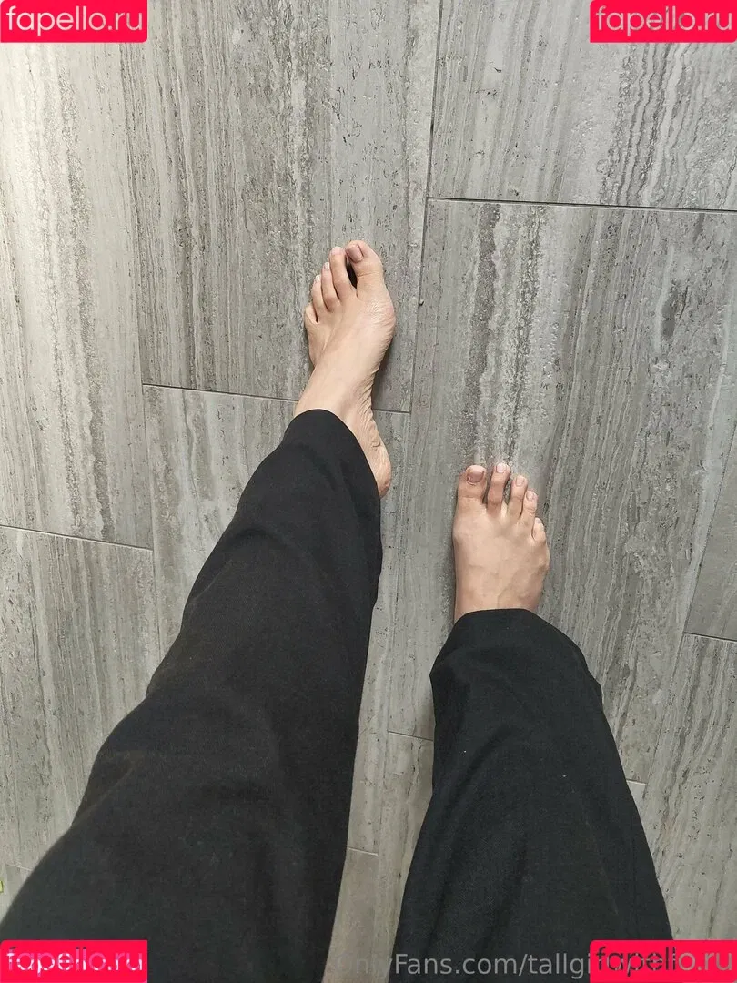 tallgirlsfanpage / tallgirlwithfeets Onlyfans Photo Gallery 