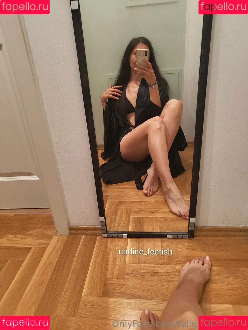 tallgirlsfanpage / tallgirlwithfeets Onlyfans Photo Gallery 