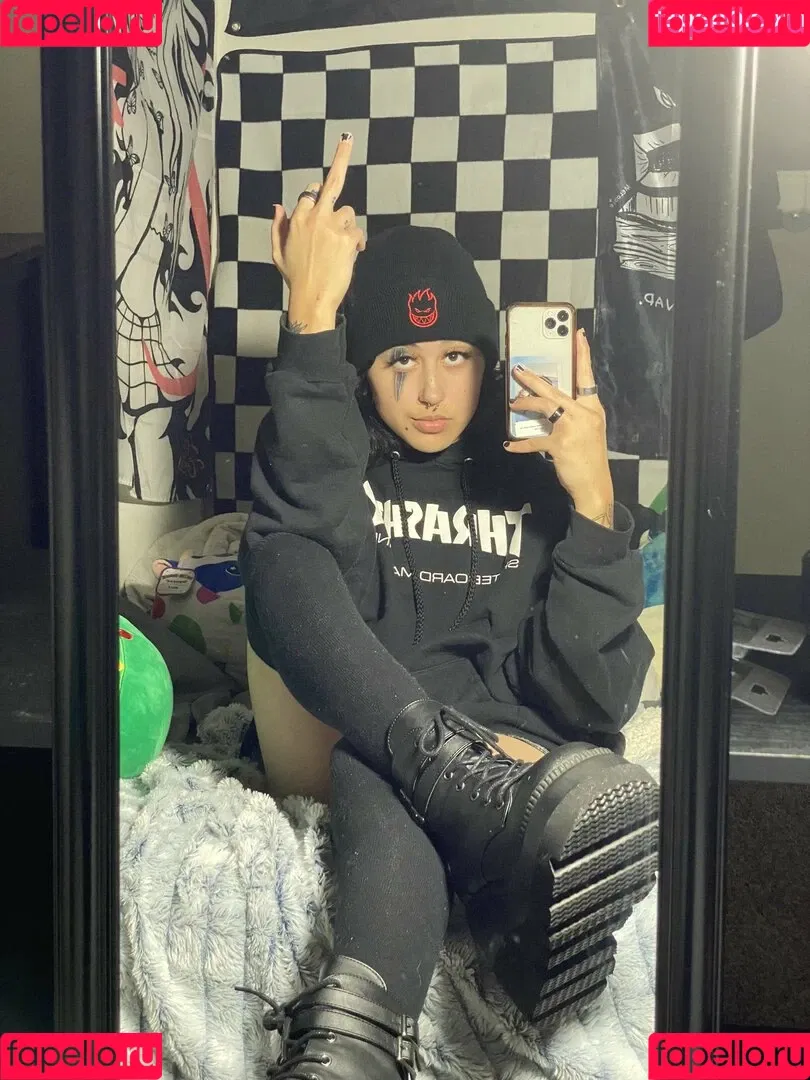 Azmideus / Suedmza / xslxtx Onlyfans Photo Gallery 