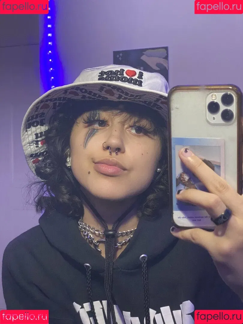 Azmideus / Suedmza / xslxtx Onlyfans Photo Gallery 