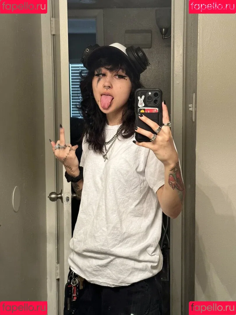 Azmideus / Suedmza / xslxtx Onlyfans Photo Gallery 