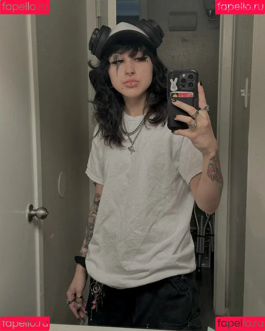 Azmideus / Suedmza / xslxtx Onlyfans Photo Gallery 