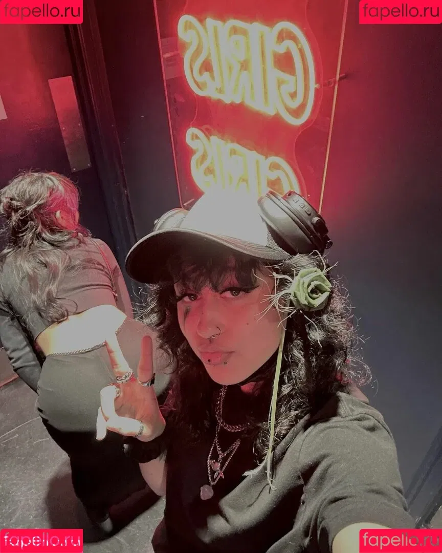 Azmideus / Suedmza / xslxtx Onlyfans Photo Gallery 