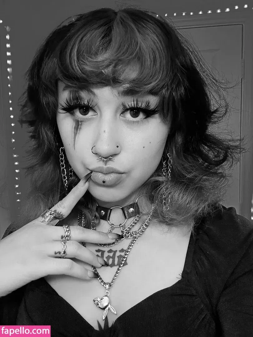 Azmideus / Suedmza / xslxtx Onlyfans Photo Gallery 