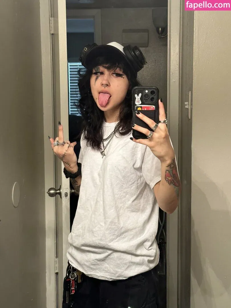 Azmideus / Suedmza / xslxtx Onlyfans Photo Gallery 