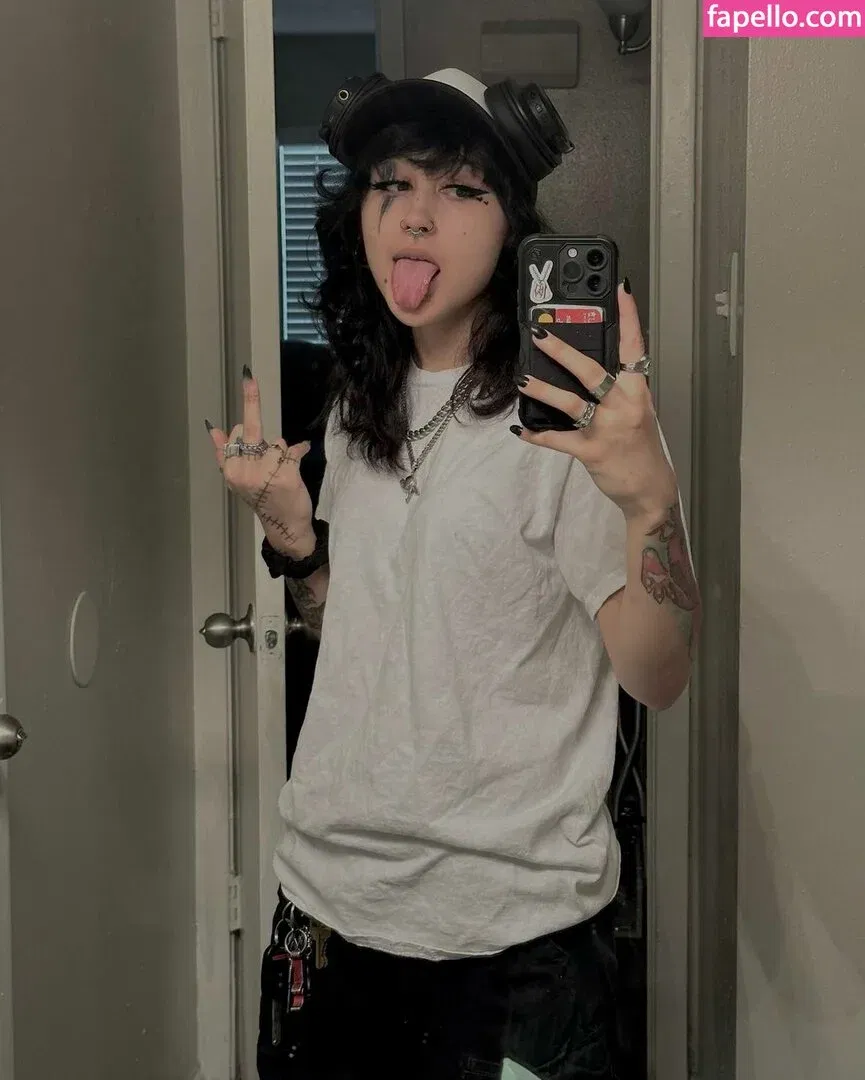 Azmideus / Suedmza / xslxtx Onlyfans Photo Gallery 