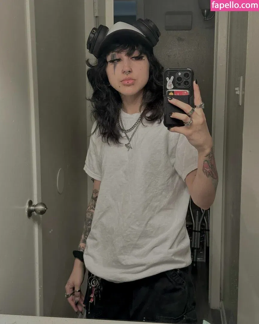 Azmideus / Suedmza / xslxtx Onlyfans Photo Gallery 