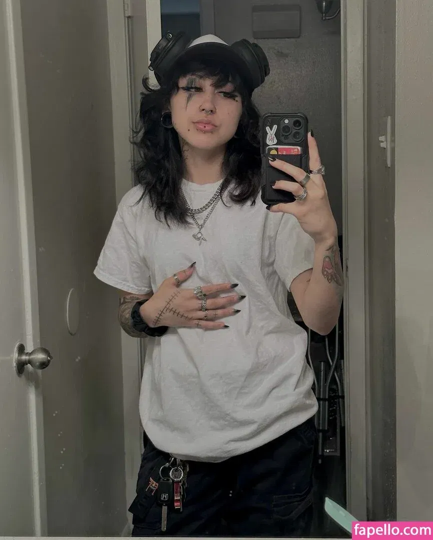 Azmideus / Suedmza / xslxtx Onlyfans Photo Gallery 