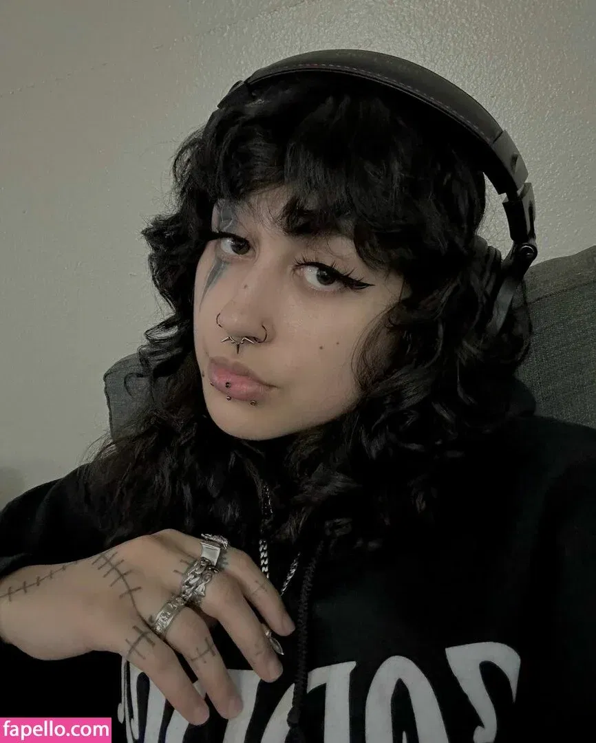 Azmideus / Suedmza / xslxtx Onlyfans Photo Gallery 