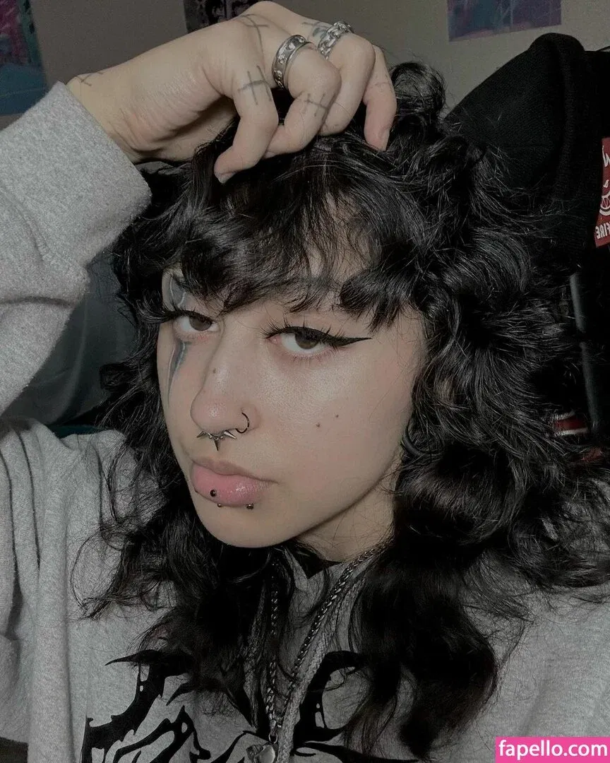 Azmideus / Suedmza / xslxtx Onlyfans Photo Gallery 