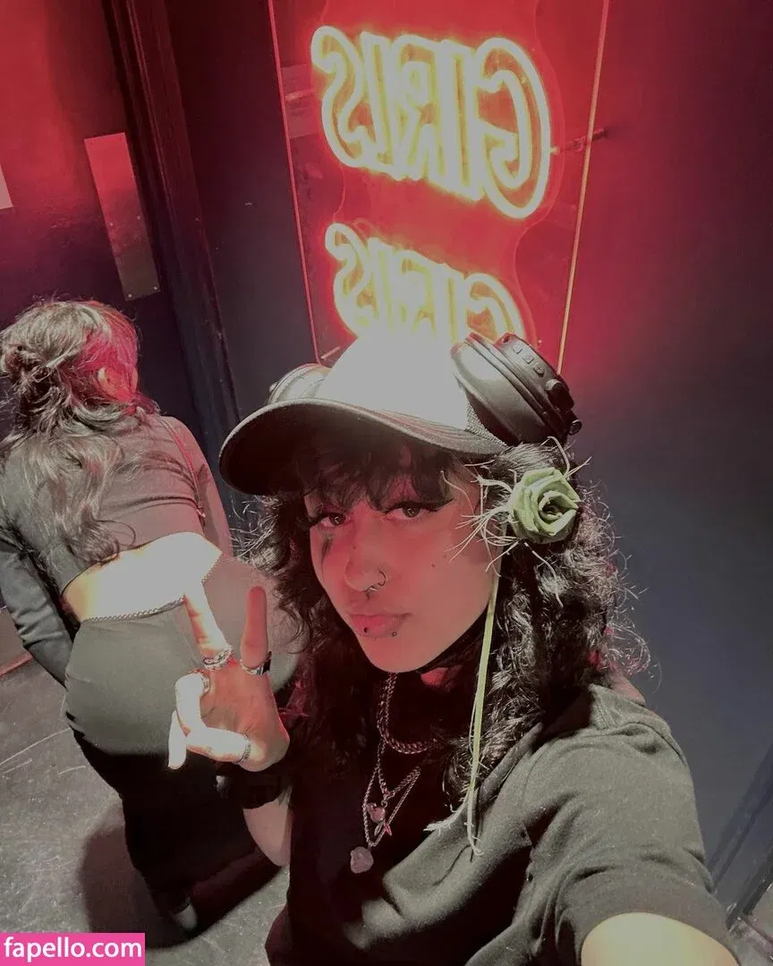 Azmideus / Suedmza / xslxtx Onlyfans Photo Gallery 