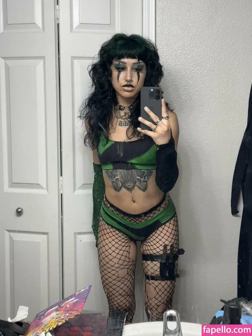 Azmideus / Suedmza / xslxtx Onlyfans Photo Gallery 