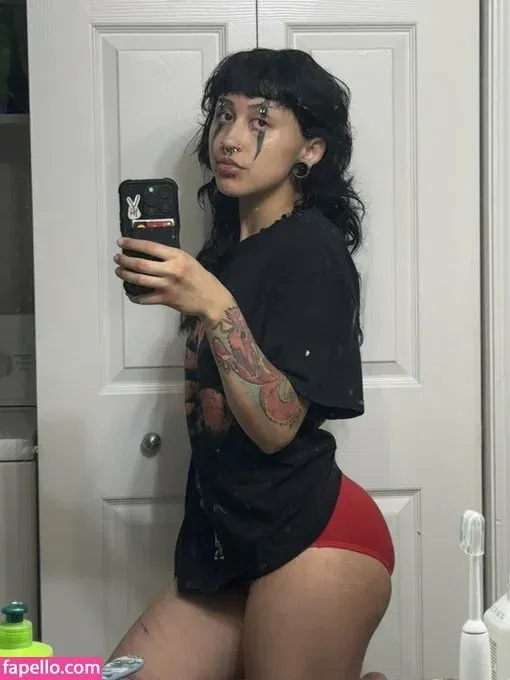 Azmideus / Suedmza / xslxtx Onlyfans Photo Gallery 