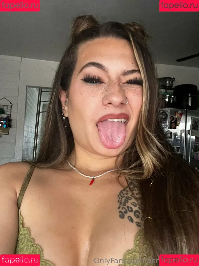 abrunettewrld Onlyfans Photo Gallery 