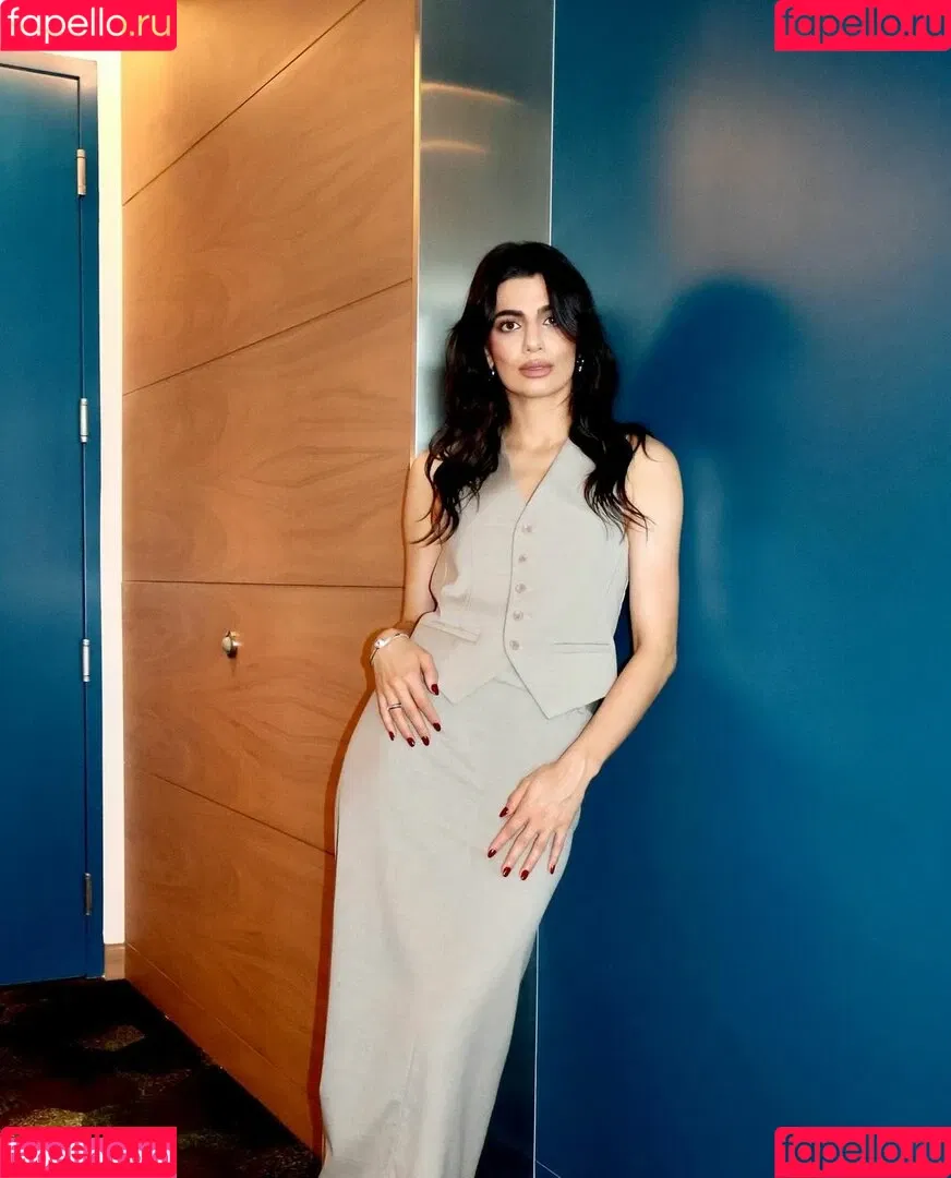 Claudia Doumit / Victoria Neuman: The Boys / claudiadoumit Onlyfans Photo Gallery 