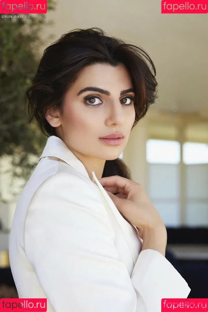 Claudia Doumit / Victoria Neuman: The Boys / claudiadoumit Onlyfans Photo Gallery 