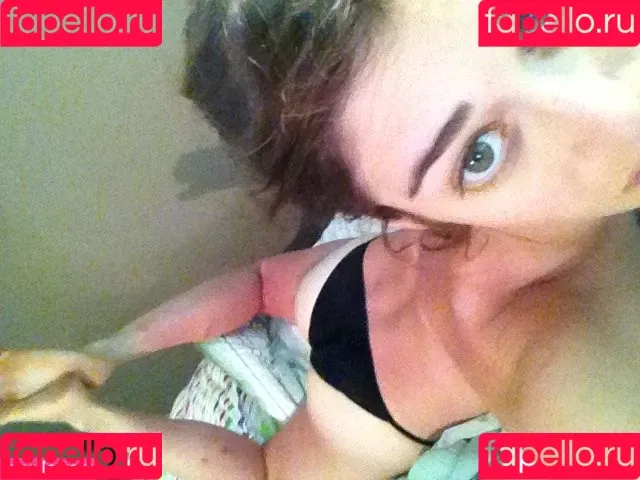 Lizzy Caplan / thelizzycaplan Onlyfans Photo Gallery 