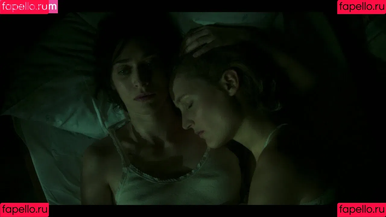 Lizzy Caplan / thelizzycaplan Onlyfans Photo Gallery 