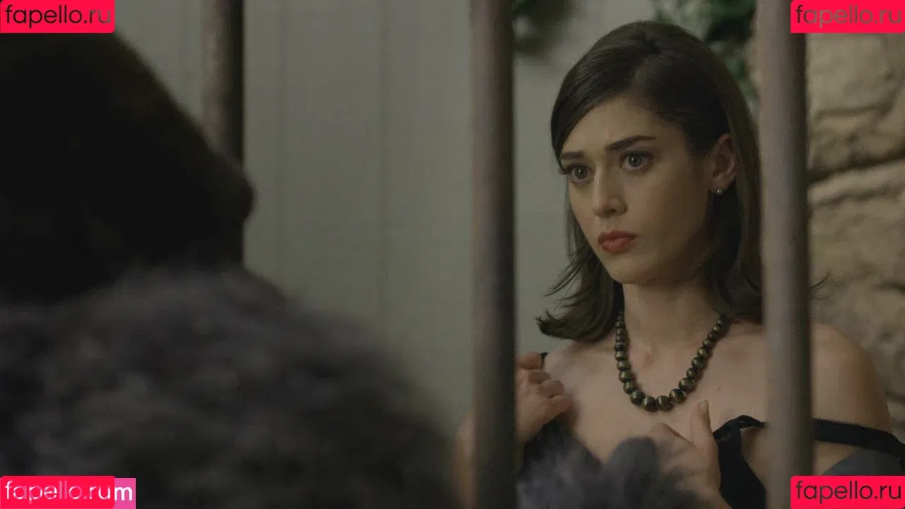 Lizzy Caplan / thelizzycaplan Onlyfans Photo Gallery 